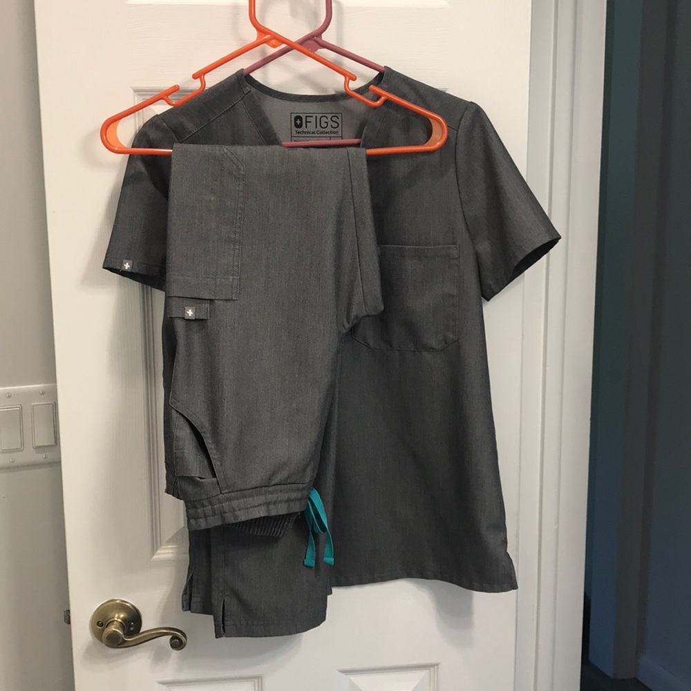 Figs brand scrubs graphite